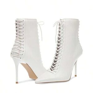 New Steve Madden Allnight Ankle Booties / White / Size 8.5